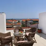Zen - 2 Min Walk To Beach, Διαμέρισμα Χανιώτη