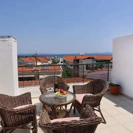 Zen - 2 Min Walk To Beach, Appartement Hanioti